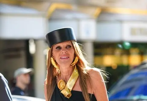 Ma 62-lata, a stylu zazdroszczą jej nastolatki. Kim jest Anna Dello Russo?