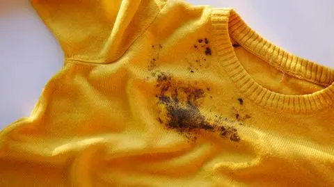 Plamy z błota - skuteczne sposoby na usunięcie