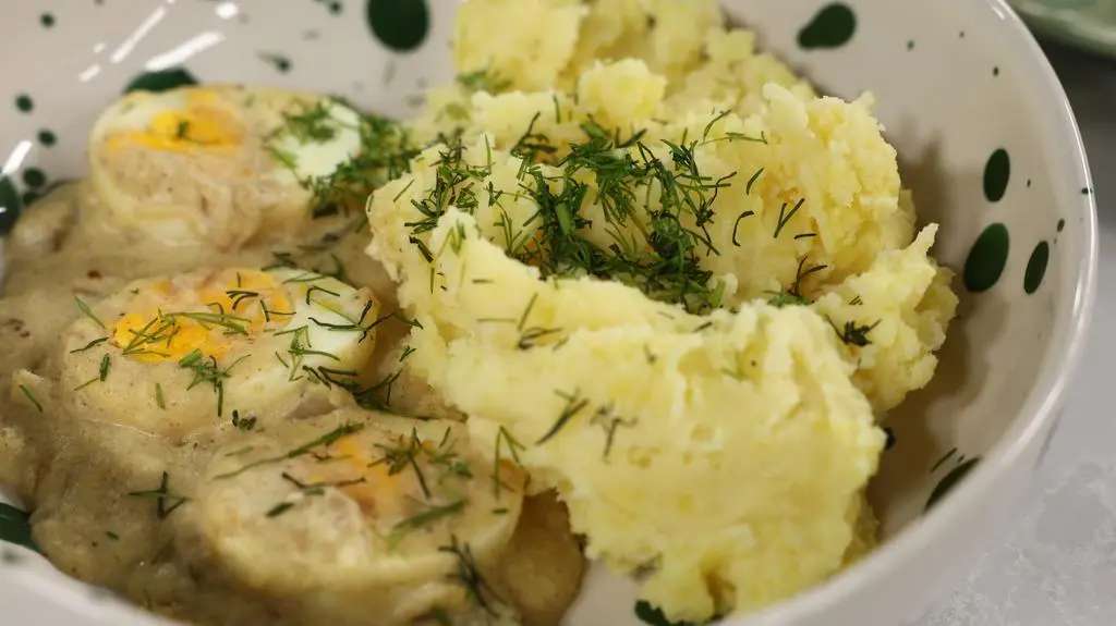 Jajka w sosie musztardowym z chrzanowym puree