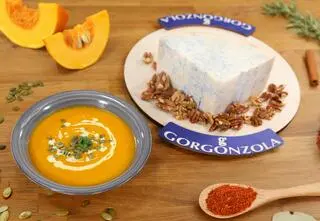Zupa z pieczonej dyni i królowa wśród serów. Gorgonzola DOP to idealna baza do jesiennej uczty 