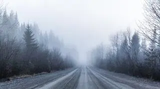 Pogoda na sobotę. Uważaj na drodze - w kilku regionach deszcz ze śniegiem i mgła