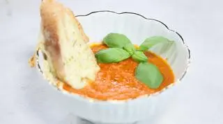 Krem pomidorowy z grzankami z mozzarellą