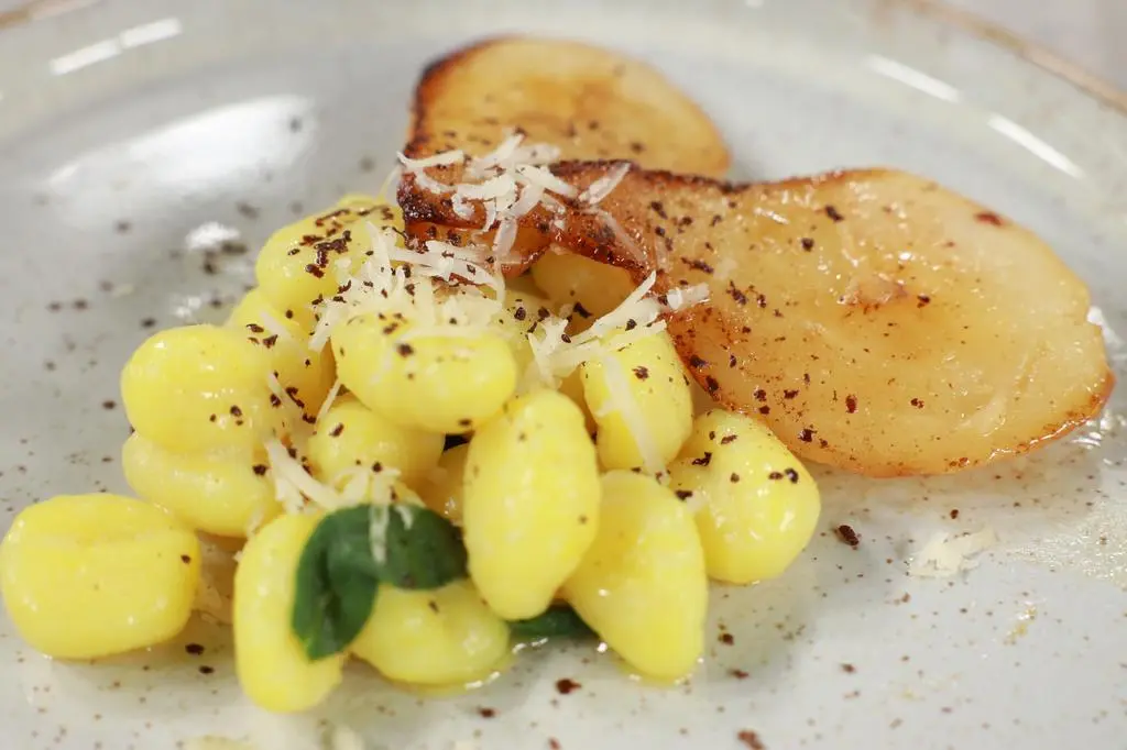 Gnocchi w maśle z szałwią i czekoladą
