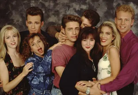 Tylko prawdziwi fani "Beverly Hills, 90210" odpowiedzą na te pytania. Sprawdź, co pamiętasz z serialu