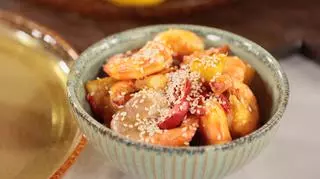 Krewetki z ananasem w sosie imbirowo-pomarańczowym - chiński przepis Darii Ładochy