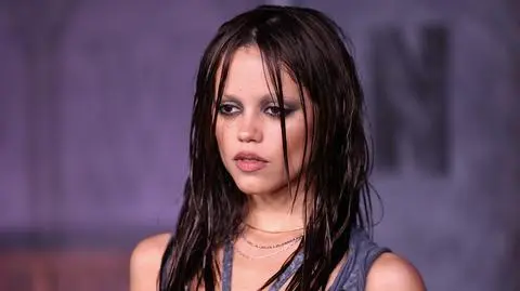 To cięcie pokochały Miley Cyrus i Jenna Ortega. "Wolf cut" szturmem podbija świat fryzur 