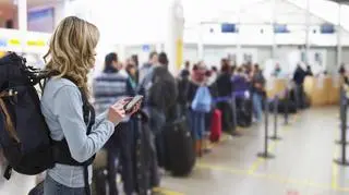 Pasażerowie linii lotniczych testują ryzykowny trend. "Zobaczmy, jak szybko możemy przez to przejść"