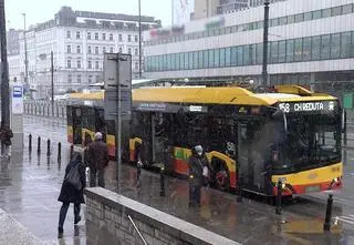 Kierowcy kontra pasażerowie. Dlaczego autobusy uciekają nam sprzed nosa? "Powinny być dla nich kary"