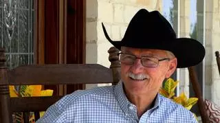 Profesor z Teksasu ma polskie korzenie. "Nigdy się tego nie wstydziłem". Jak wygląda jego ranczo?