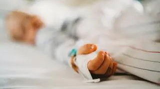 6 małych pacjentów onkologicznych zmarło na COVID-19. "Najbliżsi tych dzieci nie byli zaszczepieni"