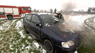 Jak ugasić pożar w samochodzie? Strażacy dali pokaz swoich umiejętności