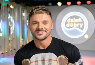 Taniec pod Pałacem Kultury i wyznania uczuć. Qczaj świętuje rocznicę związku