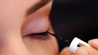 Butterfly liner - najmodniejszy trend w makijażu oka. Na czym polega? 