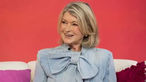 Martha Stewart pozuje w kostiumie kąpielowym 