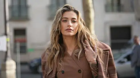 Grammy 2024. Paris Jackson bez tatuaży