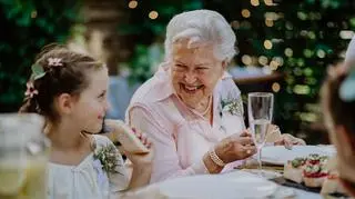 Garsonki na wesele – modne kroje, które sprawdzą się na przyjęciu ślubnym