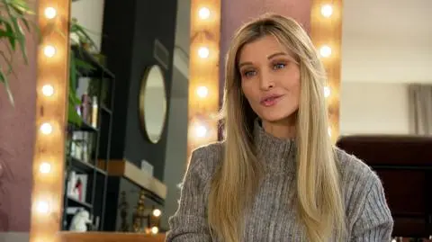 Czy Joanna Krupa gwiazdorzy w pracy? "Zrobiła ponad 200 okładek na świecie i wie, czego chce"