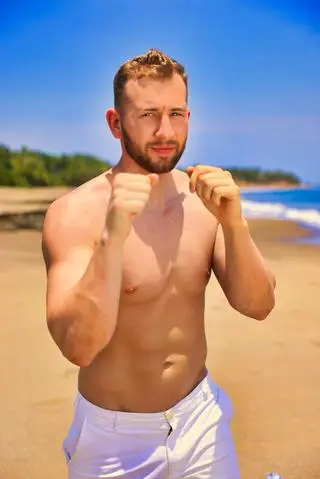 Piotr "Hotel Paradise 6"