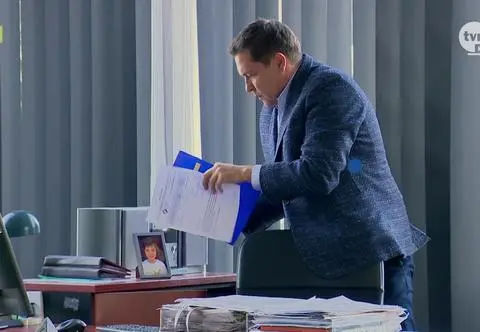 "Na Wspólnej". Dlaczego Michał wyniesie dokumenty z biura?  