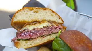 Partia hamburgerów wycofana z popularnego dyskontu z powodu bakterii