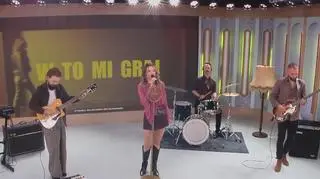 Ania Karwan w piosence “W to mi graj”