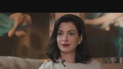 Anne Hathaway uderza w krytyków i opowiada o późnym macierzyństwie