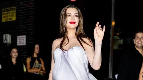 Anne Hathaway wybrała paznokcie w tym kolorze na czerwony dywan