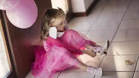 Strój księżniczki dla dziewczynki – jak zrobić? Porady
