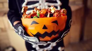 "Cukierek albo psikus". Czy w Halloween można chodzić po domach?