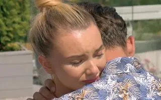 Amelia "40 kontra 20"