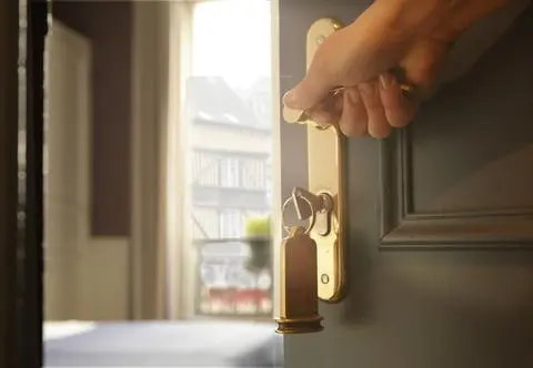 Nietypowe znalezisko w hotelowym pokoju. Turysta od razu wezwał ochronę