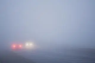 Alerty IMGW przed gęstymi mgłami