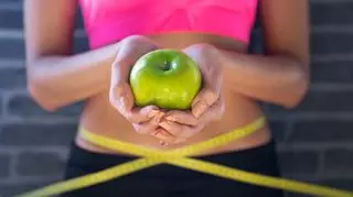 Czym charakteryzuje się figura ciała "jabłko"? Jakie ma wymiary? Poznaj porady dotyczące ubioru