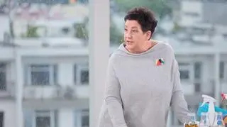 Czym myć panele podłogowe? Ta domowa mieszanka działa cuda. "Będą idealnie nabłyszczone"