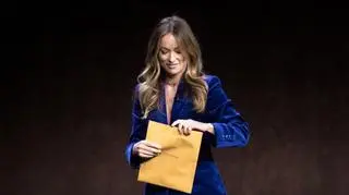 Podczas występu na scenie Olivia Wilde dostała kopertę. Myślała, że to scenariusz. Bardzo się pomyliła