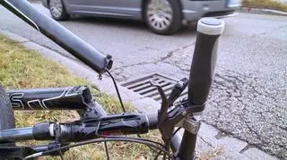 Pijana 28-latka przewoziła dziecko na rowerze. Wjechała wprost pod samochód