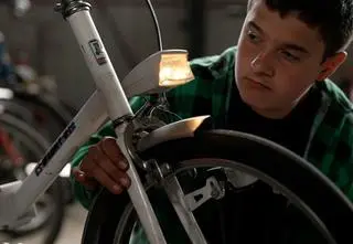 14-latek ratuje wyjątkowe rowery. Tworzy jeżdżące dzieła sztuki. "Najstarszy to Wigry 4 z 1989 roku"