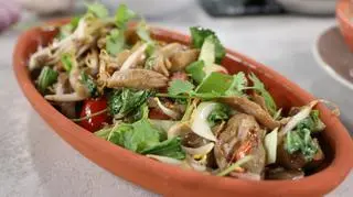Kapusta pak choi na ciepło w kiełkami fasolo mung