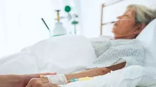 Fatalna pomyłka pielęgniarki. Rodzina 88-letniej pacjentki żąda odszkodowania 