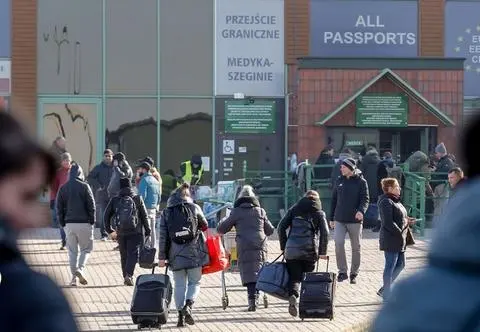 Wojna w Ukrainie. Jak ściągnąć do Polski znajomych Ukraińców i zalegalizować ich pobyt?