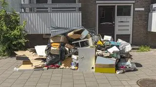 Porzucony wózek wzbogacił przechodnia o 7 tysięcy. "Śmieci jednego człowieka są skarbem innego"
