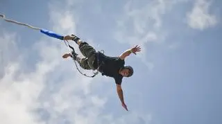 Skok na bungee – co trzeba wiedzieć przed skokiem?