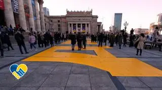 Artyści namalowali przed PKiN "ДЕТИ ". To gest solidarności z Ukrainą