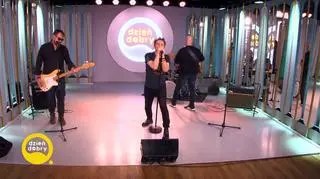 GoldeN Life w piosence „Revo”