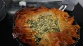 Spanakopita z fetą i szpinakiem na cieście filo