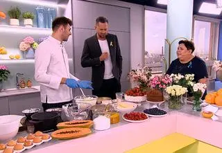 Komunijny tort z owocami - przepis Bartka Boratyna