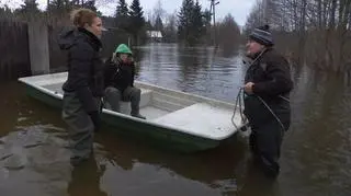 Zalane drogi i posesje. "Ludzie są przerażeni, boją się zasnąć"