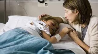 Dzieci w czasie pandemii boją się same zostawać w szpitalu. Psycholożka zdradza smutną przyczynę