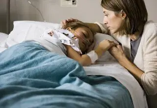 Dzieci w czasie pandemii boją się same zostawać w szpitalu. Psycholożka zdradza smutną przyczynę