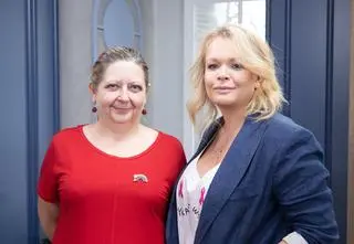 Jak prawidłowo wykonać samobadanie piersi? 
